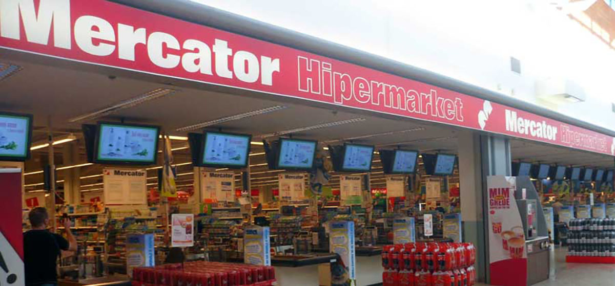 What is supermarket digital signage